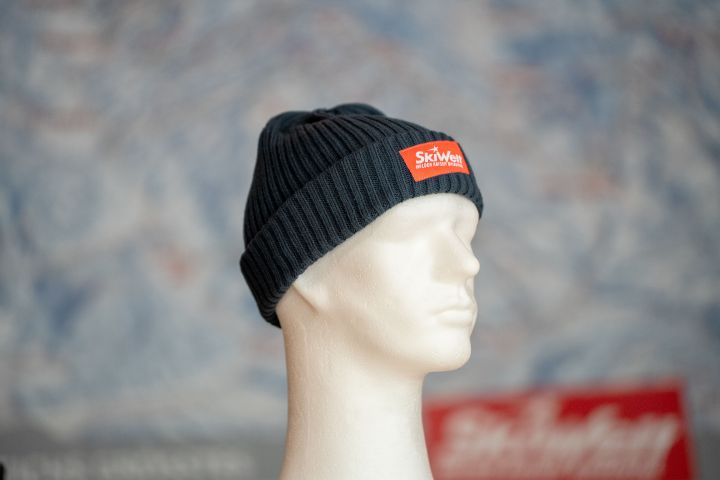 a blue beanie on a mannequin head SKIWELT
