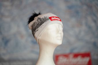 ein Schaufensterpuppenkopf mit einem Hut