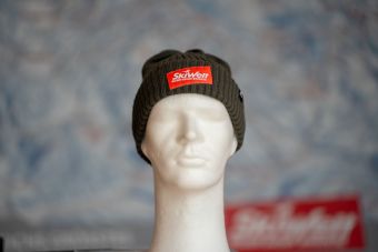 a mannequin head with a knit hat SkiWelt